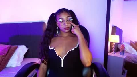 sasha_bowei online show from November 4, 2025, 1:38 am