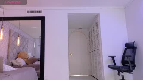 sasha_sinne online show from July 15, 2026, 1:27 pm