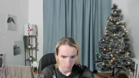 Snapshot of sasha_vesmus chatting on December 16, 2025, 9:20 pm Sasha Vesmus online show from December 16, 2025, 9:20 pm