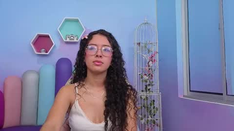 SashaMonroee  online show from November 17, 2025, 11:43 pm