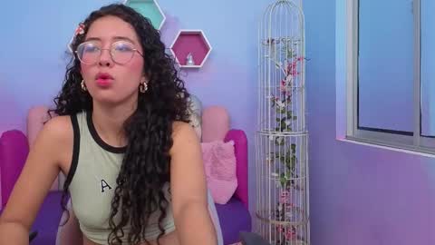 SashaMonroee  online show from November 27, 2025, 11:40 pm