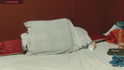 Snapshot of sasharosee2 chatting on November 14, 2025, 2:16 pm S A S H A R O S E online show from November 14, 2025, 2:16 pm