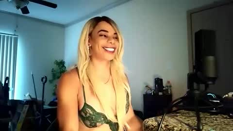 Snapshot of sashastrokes chatting on March 6, 2026, 10:06 pm MISTRESS STROKES online show from March 6, 2026, 10:06 pm