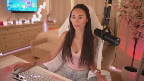 Snapshot of sashawest_official chatting on April 14, 2026, 4:02 pm sashawest_official online show from April 14, 2026, 4:02 pm