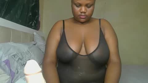 Snapshot of sassie_bee chatting on December 12, 2024, 3:21 am sassie_bee online show from December 12, 2024, 3:21 am