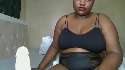 Snapshot of sassie_bee chatting on February 1, 2025, 3:19 am sassie_bee online show from February 1, 2025, 3:19 am