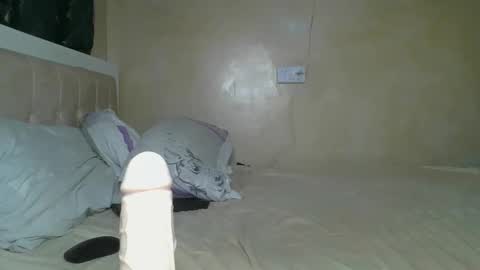 Snapshot of sassie_bee chatting on February 24, 2025, 10:36 pm sassie_bee online show from February 24, 2025, 10:36 pm