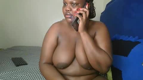 Snapshot of sassie_bee chatting on September 14, 2025, 12:48 pm sassie_bee online show from September 14, 2025, 12:48 pm