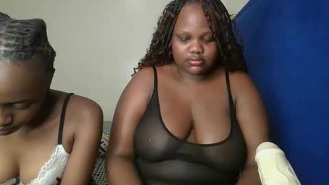 Snapshot of sassie_bee chatting on September 19, 2025, 6:41 pm sassie_bee online show from September 19, 2025, 6:41 pm