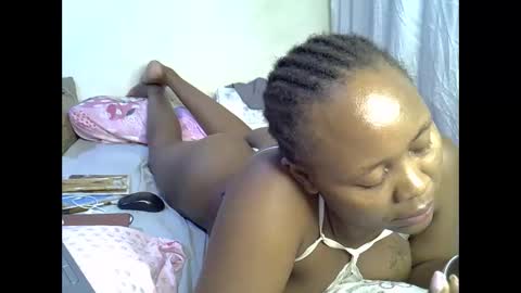 sassy_bella online show from November 10, 2025, 6:18 pm