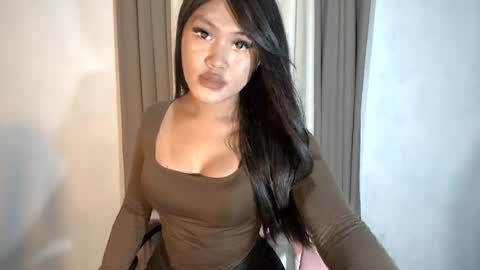 sassy_jenny8 online show from July 25, 2026, 4:37 pm