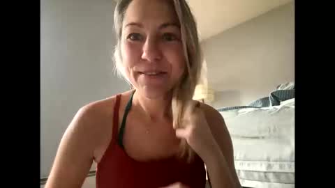 Snapshot of sassyella chatting on October 19, 2025, 4:29 pm Sassyella online show from October 19, 2025, 4:29 pm