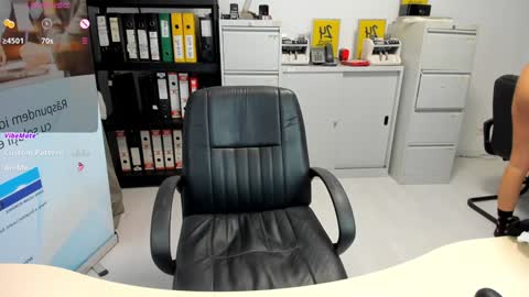 sassytiff online show from January 14, 2025, 3:47 pm