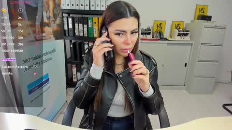 sassytiff online show from March 11, 2025, 11:44 am