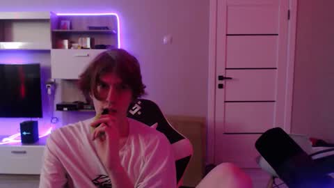 Snapshot of sat1sfaction chatting on February 10, 2026, 12:48 am Kristof online show from February 10, 2026, 12:48 am