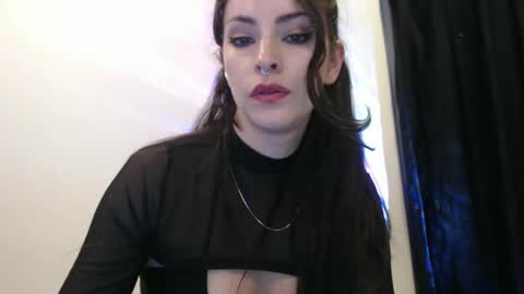 Snapshot of satansbabenia_v chatting on January 11, 2025, 1:16 am Nia online show from January 11, 2025, 1:16 am