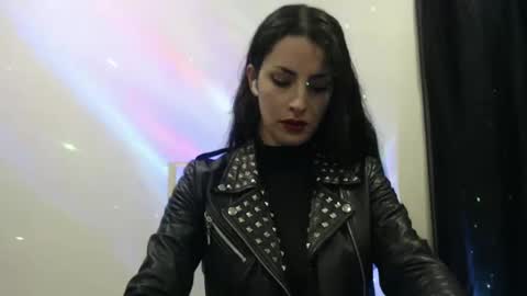 Snapshot of satansbabenia_v chatting on January 14, 2025, 12:43 am Nia online show from January 14, 2025, 12:43 am