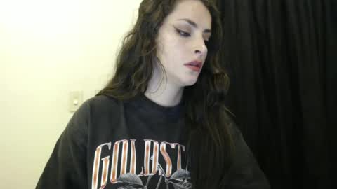 Snapshot of satansbabenia_v chatting on February 22, 2025, 11:24 pm Nia online show from February 22, 2025, 11:24 pm