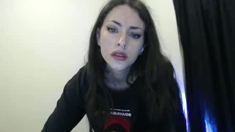 Snapshot of satansbabenia_v chatting on March 1, 2025, 11:26 pm Nia online show from March 1, 2025, 11:26 pm