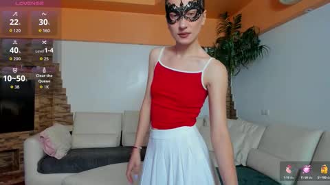 Snapshot of satelira chatting on October 4, 2025, 10:02 am Feliz online show from October 4, 2025, 10:02 am