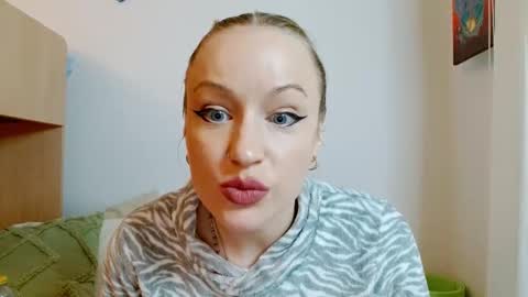 Satinqueen90 online show from December 15, 2025, 11:25 am