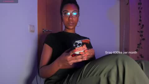 Snapshot of saturno_vibes chatting on December 9, 2024, 10:32 am saturno_vibes online show from December 9, 2024, 10:32 am