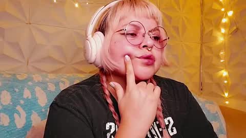 Gina George online show from May 20, 2026, 1:34 am