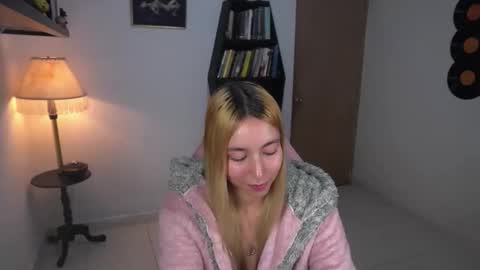 I AM JENN  online show from November 13, 2025, 2:10 am