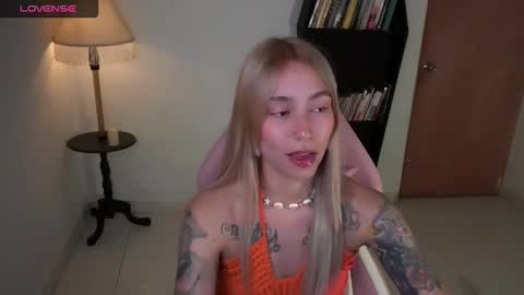 Snapshot of saucy_jenn1 chatting on January 16, 2026, 2:04 am I AM JENN online show from January 16, 2026, 2:04 am