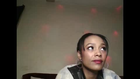 Snapshot of saucy_shanice chatting on November 7, 2025, 7:36 pm Shaniiice online show from November 7, 2025, 7:36 pm