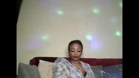 Snapshot of saucy_shanice chatting on November 8, 2025, 9:24 pm Shaniiice online show from November 8, 2025, 9:24 pm