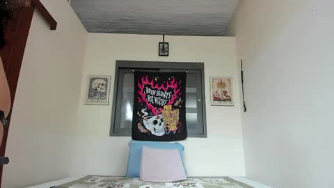 Snapshot of saucy_zaren chatting on April 8, 2026, 9:04 pm Zaren online show from April 8, 2026, 9:04 pm