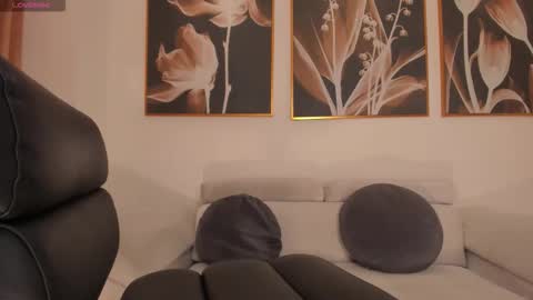 S a v a n n a h  online show from November 10, 2025, 8:52 pm