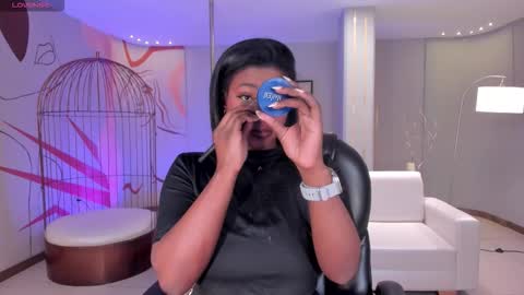 S a v a n n a h  online show from November 28, 2025, 1:14 pm