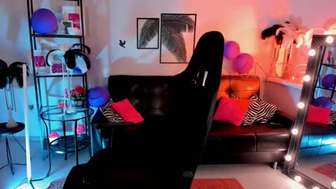 Snapshot of save_the_qween chatting on December 23, 2024, 7:49 am save the qween online show from December 23, 2024, 7:49 am