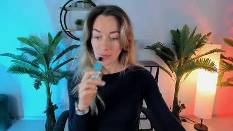 Snapshot of save_the_qween chatting on December 27, 2024, 5:20 am save the qween online show from December 27, 2024, 5:20 am