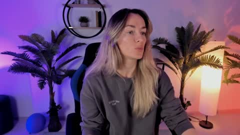 Snapshot of save_the_qween chatting on January 4, 2025, 7:24 am save the qween online show from January 4, 2025, 7:24 am