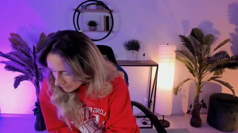 Snapshot of save_the_qween chatting on January 9, 2025, 5:34 am save the qween online show from January 9, 2025, 5:34 am