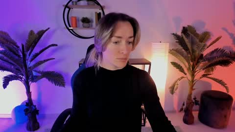 Snapshot of save_the_qween chatting on January 13, 2025, 5:12 am save the qween online show from January 13, 2025, 5:12 am