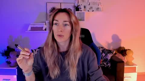 Snapshot of save_the_qween chatting on January 18, 2025, 7:49 am save the qween online show from January 18, 2025, 7:49 am