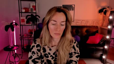 Snapshot of save_the_qween chatting on January 23, 2025, 5:56 am save the qween online show from January 23, 2025, 5:56 am