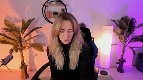 Snapshot of save_the_qween chatting on January 31, 2025, 9:59 am save the qween online show from January 31, 2025, 9:59 am