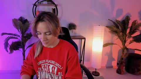 Snapshot of save_the_qween chatting on February 3, 2025, 7:07 am save the qween online show from February 3, 2025, 7:07 am