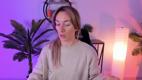 Snapshot of save_the_qween chatting on February 7, 2025, 5:20 am save the qween online show from February 7, 2025, 5:20 am