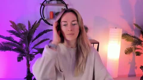 Snapshot of save_the_qween chatting on February 9, 2025, 8:22 am save the qween online show from February 9, 2025, 8:22 am