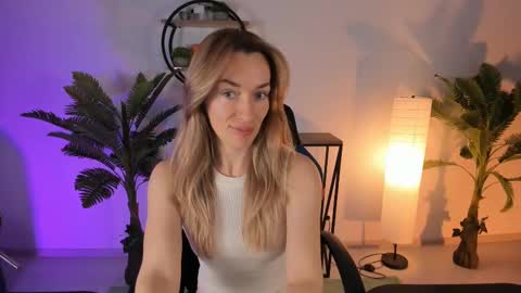 Snapshot of save_the_qween chatting on February 17, 2025, 5:14 am save the qween online show from February 17, 2025, 5:14 am