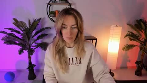 Snapshot of save_the_qween chatting on February 28, 2025, 5:48 am save the qween online show from February 28, 2025, 5:48 am