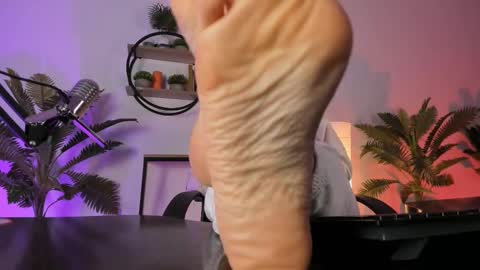 Snapshot of save_the_qween chatting on February 28, 2025, 8:53 am save the qween online show from February 28, 2025, 8:53 am