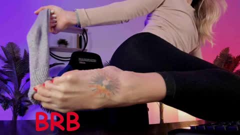 Snapshot of save_the_qween chatting on February 28, 2025, 11:58 am save the qween online show from February 28, 2025, 11:58 am