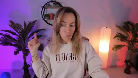 Snapshot of save_the_qween chatting on March 2, 2025, 5:33 am save the qween online show from March 2, 2025, 5:33 am